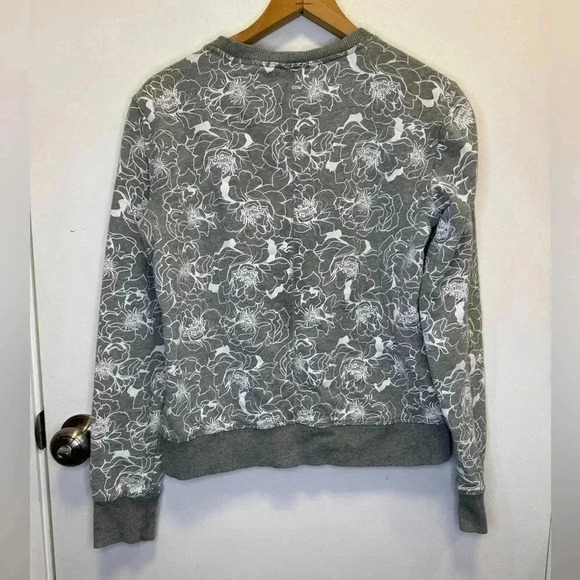 Banana Republic women’s grey and white pullover sweatshirt crewneck size small - Picture 2 of 12